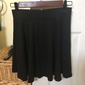 H&M BLACK SKIRT